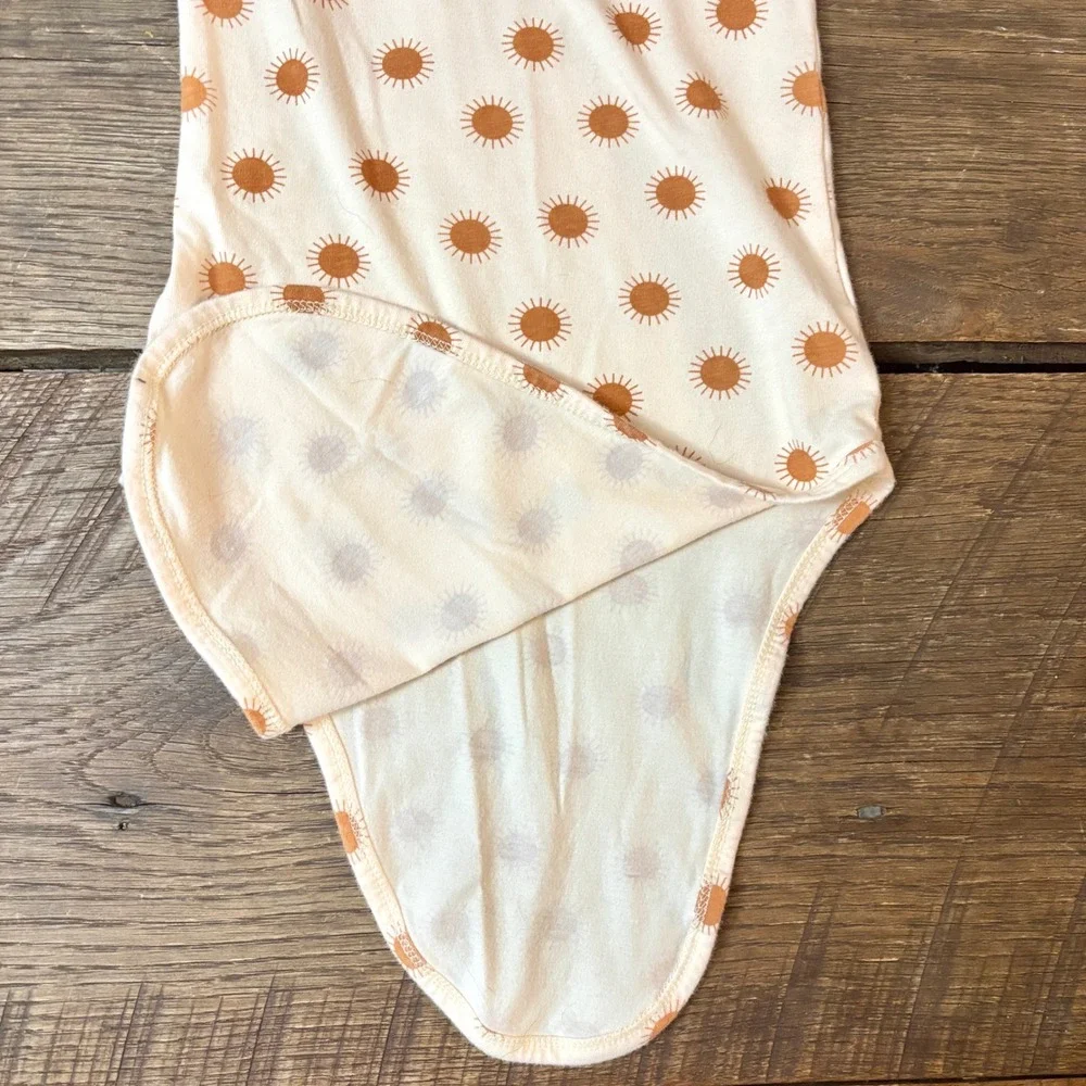 Sun Pattern Newborn Knotted Baby Gown Fold Over Hand Cuffs 100% Cotton Size 0-6m